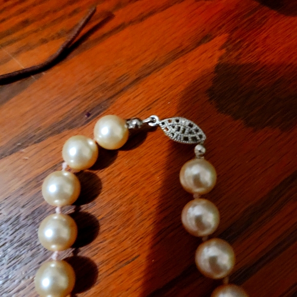Vintage Glass Pearl's Like Brand New Absolutely Beautiful ✨️ - Picture 6 of 6